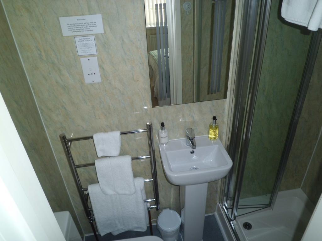 Fair Winds Guest House Brixham Phòng bức ảnh
